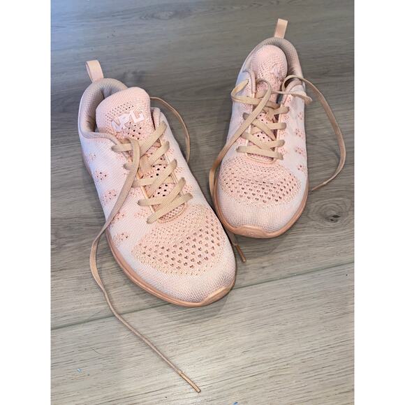 APL Shoes - APL Techloom Pro Women's Size 8 Running Shoes Pink